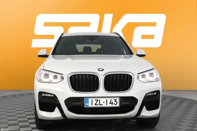 Valkoinen Maastoauto, BMW X3 – IZL-143