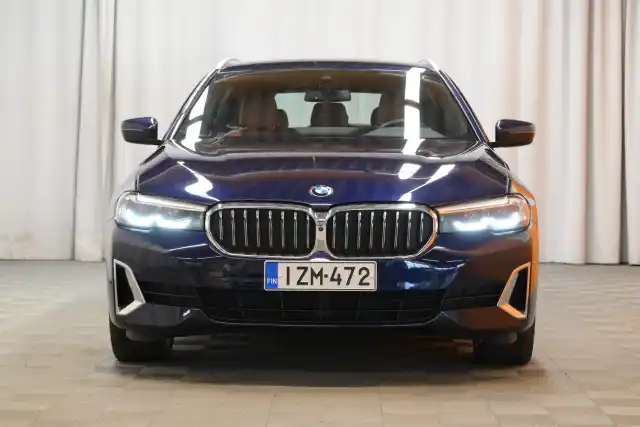 Sininen Farmari, BMW 520 – IZM-472