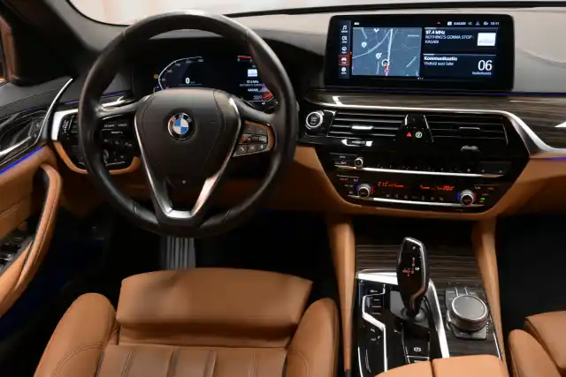 Sininen Farmari, BMW 520 – IZM-472