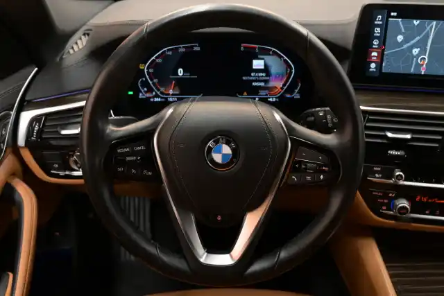 Sininen Farmari, BMW 520 – IZM-472