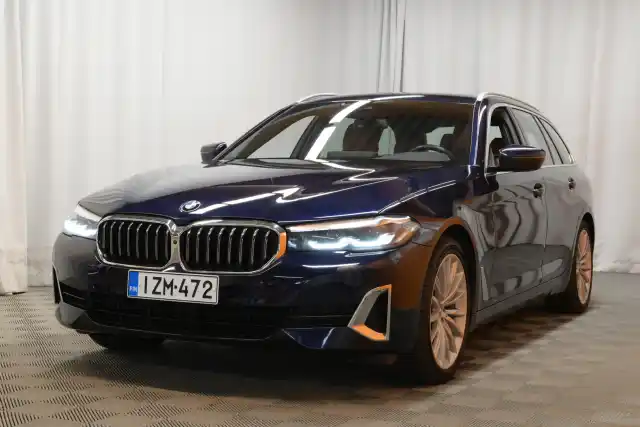 Sininen Farmari, BMW 520 – IZM-472