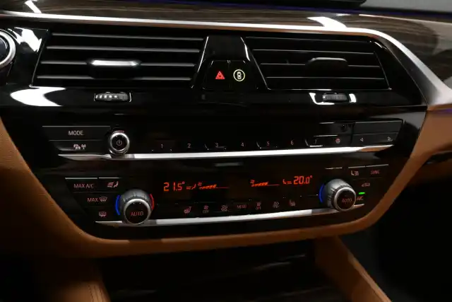 Sininen Farmari, BMW 520 – IZM-472