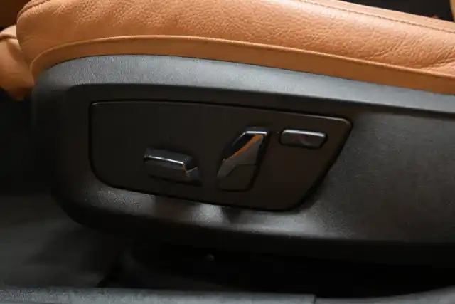 Sininen Farmari, BMW 520 – IZM-472