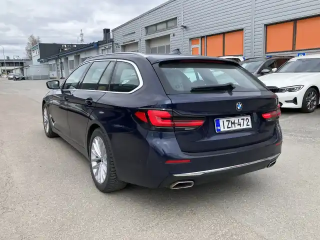 Sininen Farmari, BMW 520 – IZM-472