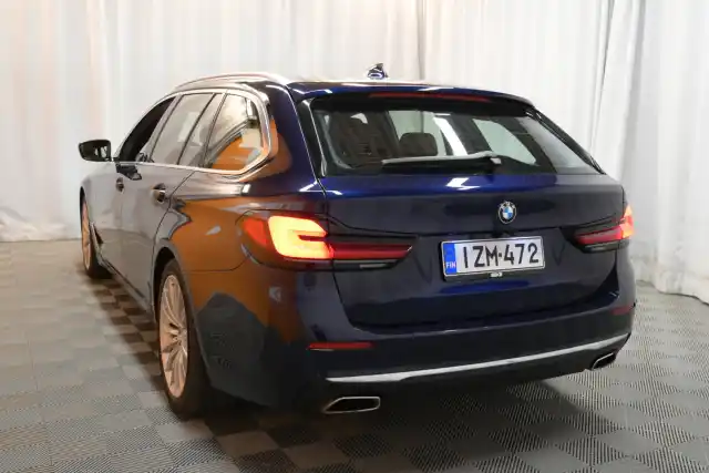 Sininen Farmari, BMW 520 – IZM-472