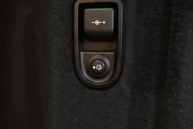 Sininen Farmari, BMW 520 – IZM-472