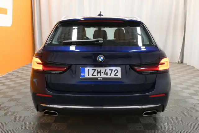 Sininen Farmari, BMW 520 – IZM-472