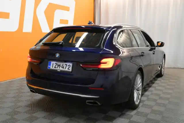 Sininen Farmari, BMW 520 – IZM-472