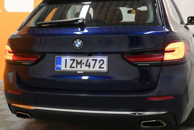 Sininen Farmari, BMW 520 – IZM-472