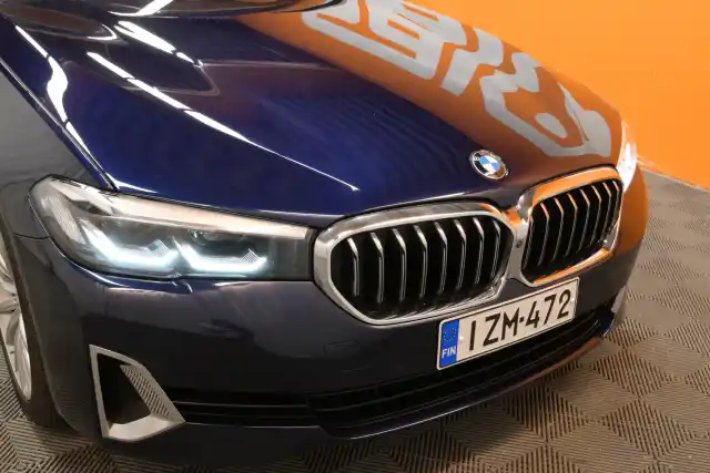 Sininen Farmari, BMW 520 – IZM-472