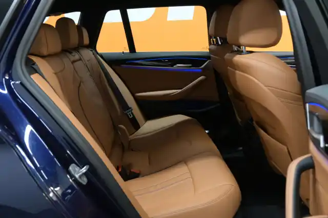 Sininen Farmari, BMW 520 – IZM-472