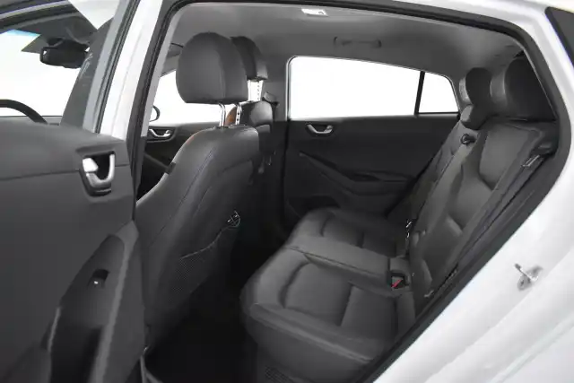 Valkoinen Viistoperä, Hyundai IONIQ plug-in – IZM-587