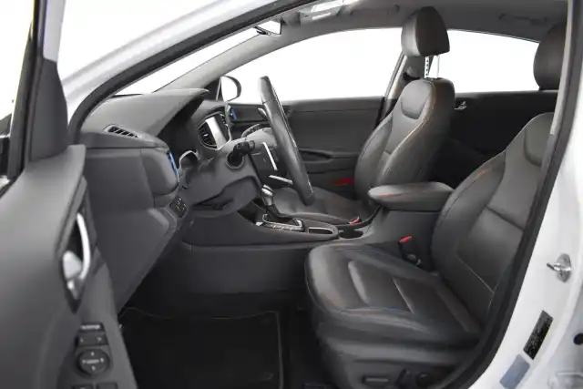Valkoinen Viistoperä, Hyundai IONIQ plug-in – IZM-587