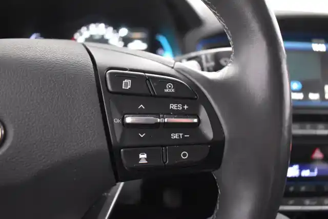Valkoinen Viistoperä, Hyundai IONIQ plug-in – IZM-587