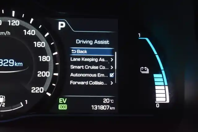 Valkoinen Viistoperä, Hyundai IONIQ plug-in – IZM-587
