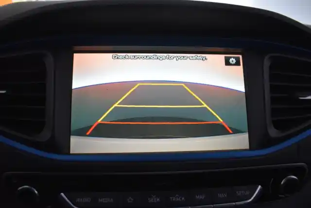 Valkoinen Viistoperä, Hyundai IONIQ plug-in – IZM-587