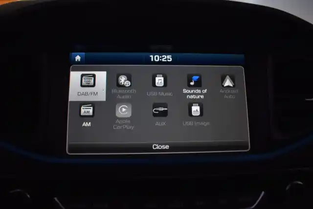 Valkoinen Viistoperä, Hyundai IONIQ plug-in – IZM-587