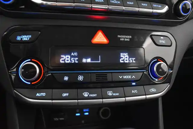 Valkoinen Viistoperä, Hyundai IONIQ plug-in – IZM-587