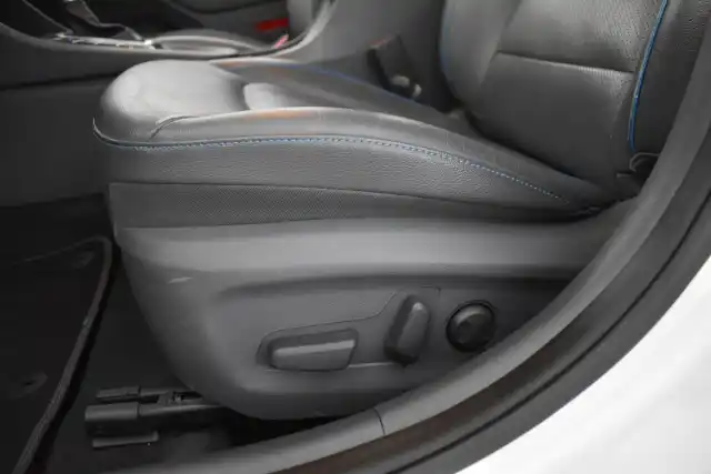 Valkoinen Viistoperä, Hyundai IONIQ plug-in – IZM-587