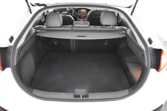 Valkoinen Viistoperä, Hyundai IONIQ plug-in – IZM-587