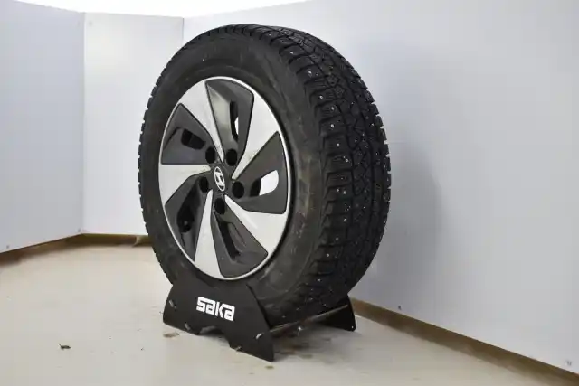 Valkoinen Viistoperä, Hyundai IONIQ plug-in – IZM-587