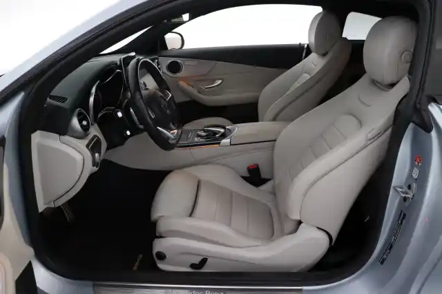 Harmaa Coupe, Mercedes-Benz C – IZM-737