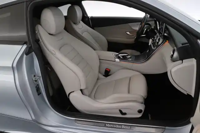 Harmaa Coupe, Mercedes-Benz C – IZM-737