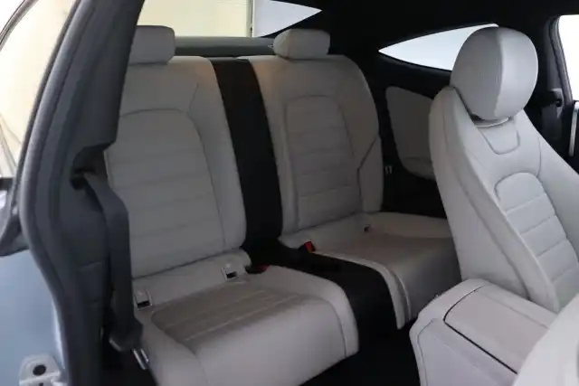 Harmaa Coupe, Mercedes-Benz C – IZM-737