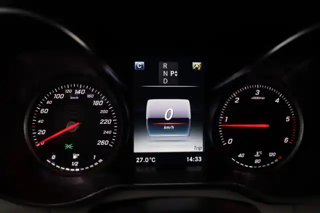 Harmaa Coupe, Mercedes-Benz C – IZM-737