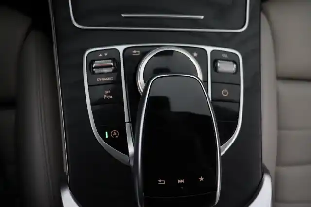 Harmaa Coupe, Mercedes-Benz C – IZM-737