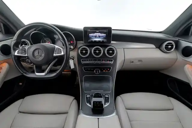 Harmaa Coupe, Mercedes-Benz C – IZM-737