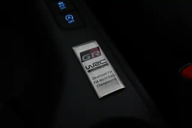 Valkoinen Viistoperä, Toyota GR Yaris – IZM-905