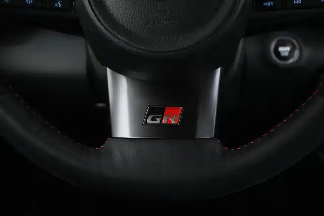 Valkoinen Viistoperä, Toyota GR Yaris – IZM-905