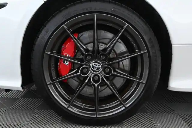 Valkoinen Viistoperä, Toyota GR Yaris – IZM-905