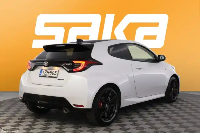 Valkoinen Viistoperä, Toyota GR Yaris – IZM-905