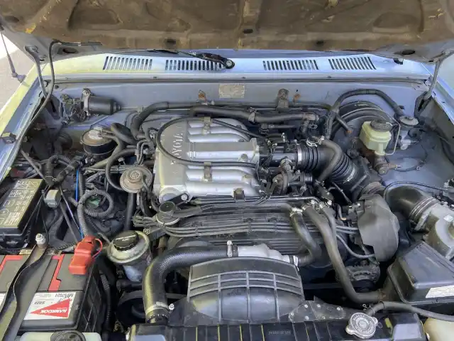 Sininen Henkilöauto, Toyota 4Runner – JAN-345