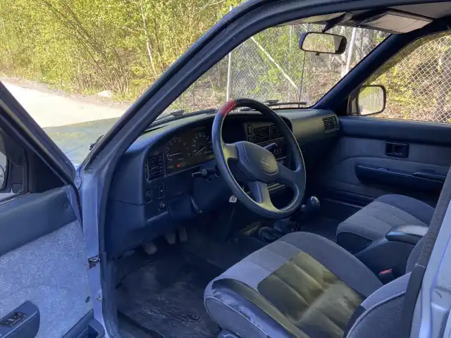 Sininen Henkilöauto, Toyota 4Runner – JAN-345