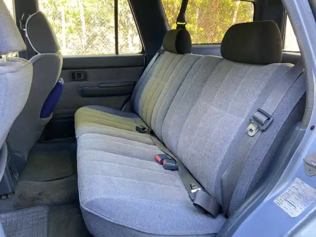 Sininen Henkilöauto, Toyota 4Runner – JAN-345