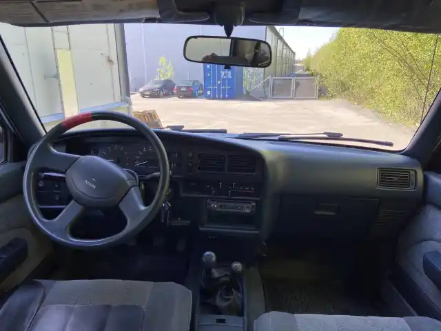 Sininen Henkilöauto, Toyota 4Runner – JAN-345
