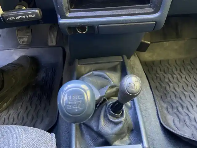 Sininen Henkilöauto, Toyota 4Runner – JAN-345
