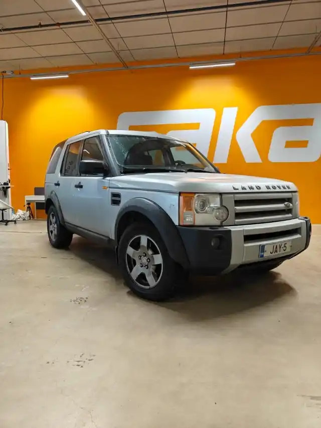 Harmaa Maastoauto, Land Rover Discovery – JAY-5