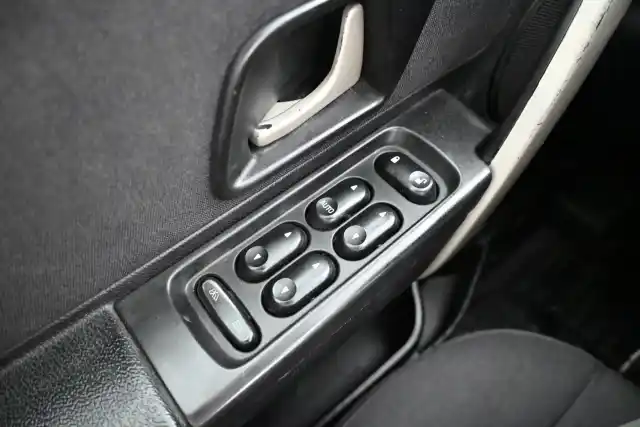 Musta Henkilöauto, Land Rover Freelander – JCT-52