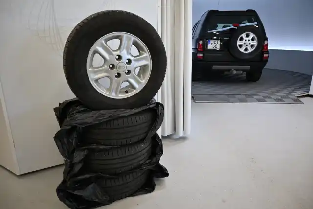 Musta Henkilöauto, Land Rover Freelander – JCT-52