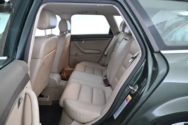 Vihreä Henkilöauto, Audi A4 – JFC-778