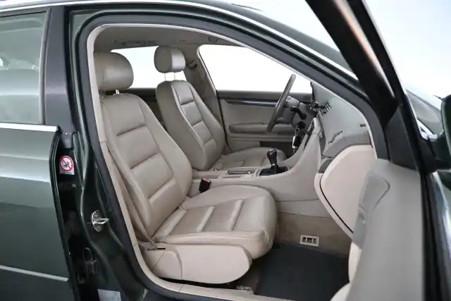Vihreä Henkilöauto, Audi A4 – JFC-778