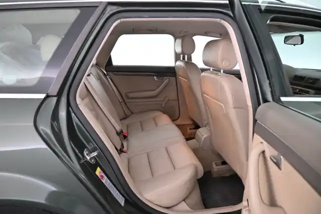 Vihreä Henkilöauto, Audi A4 – JFC-778