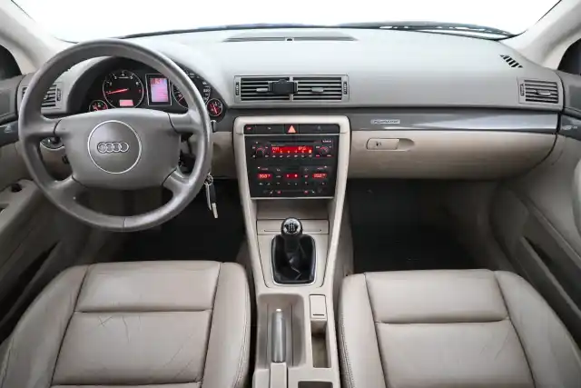 Vihreä Henkilöauto, Audi A4 – JFC-778