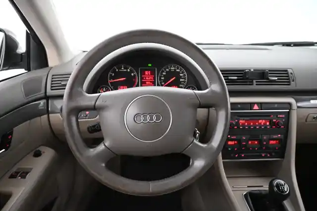 Vihreä Henkilöauto, Audi A4 – JFC-778
