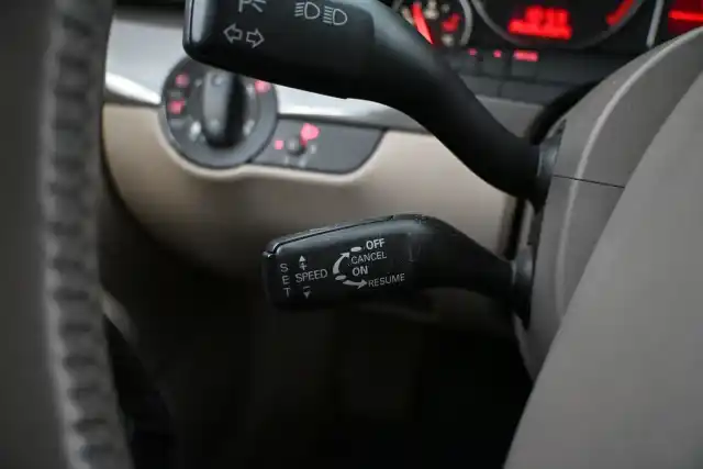 Vihreä Henkilöauto, Audi A4 – JFC-778