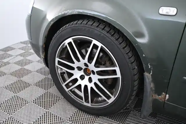 Vihreä Henkilöauto, Audi A4 – JFC-778